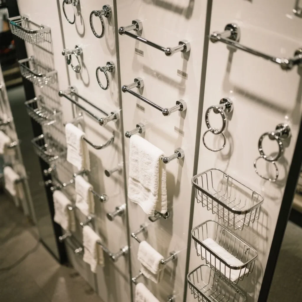 Flexible design of bathroom hardware