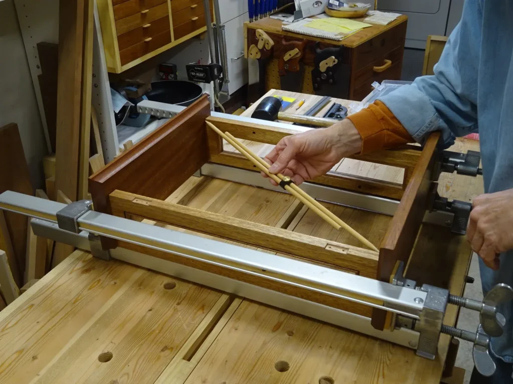 Square cabinet carcass check diagonals