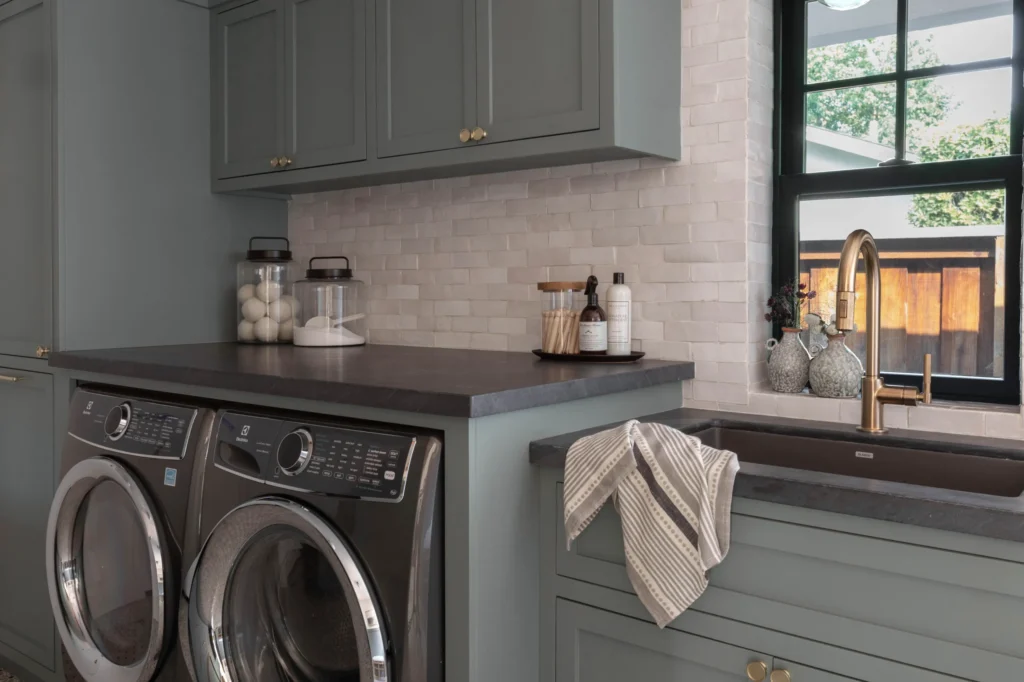 Upper cabinets over washer dryer with counter