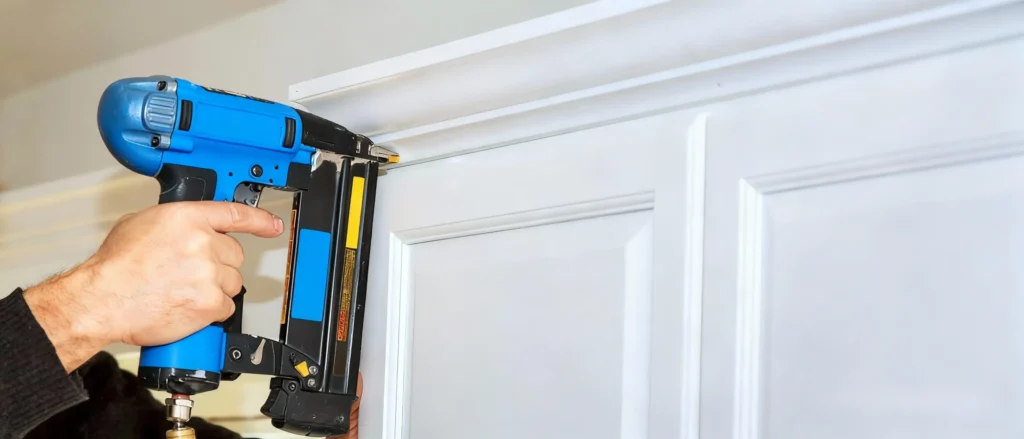 Cabinet scribe molding nail gun